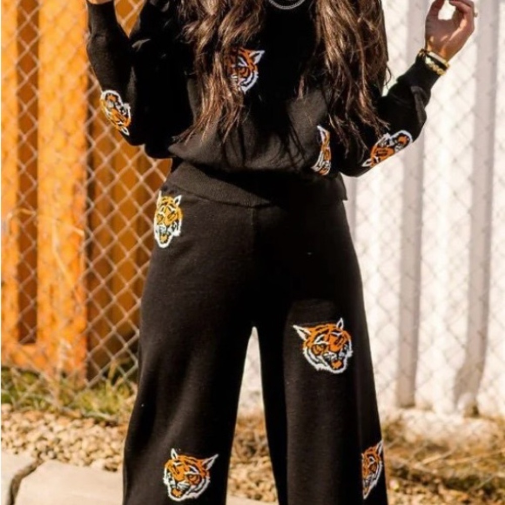 Women's Black Tiger Print Set
